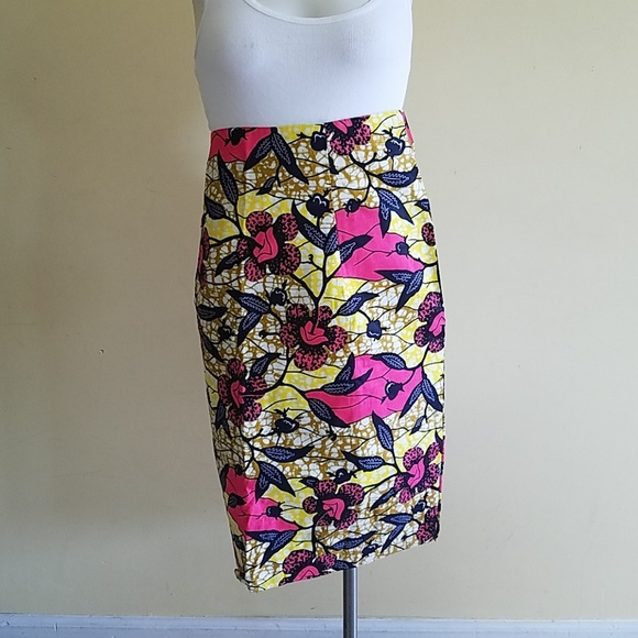Dresses & Skirts - This lovely pencil skirt comes with a zipper in th